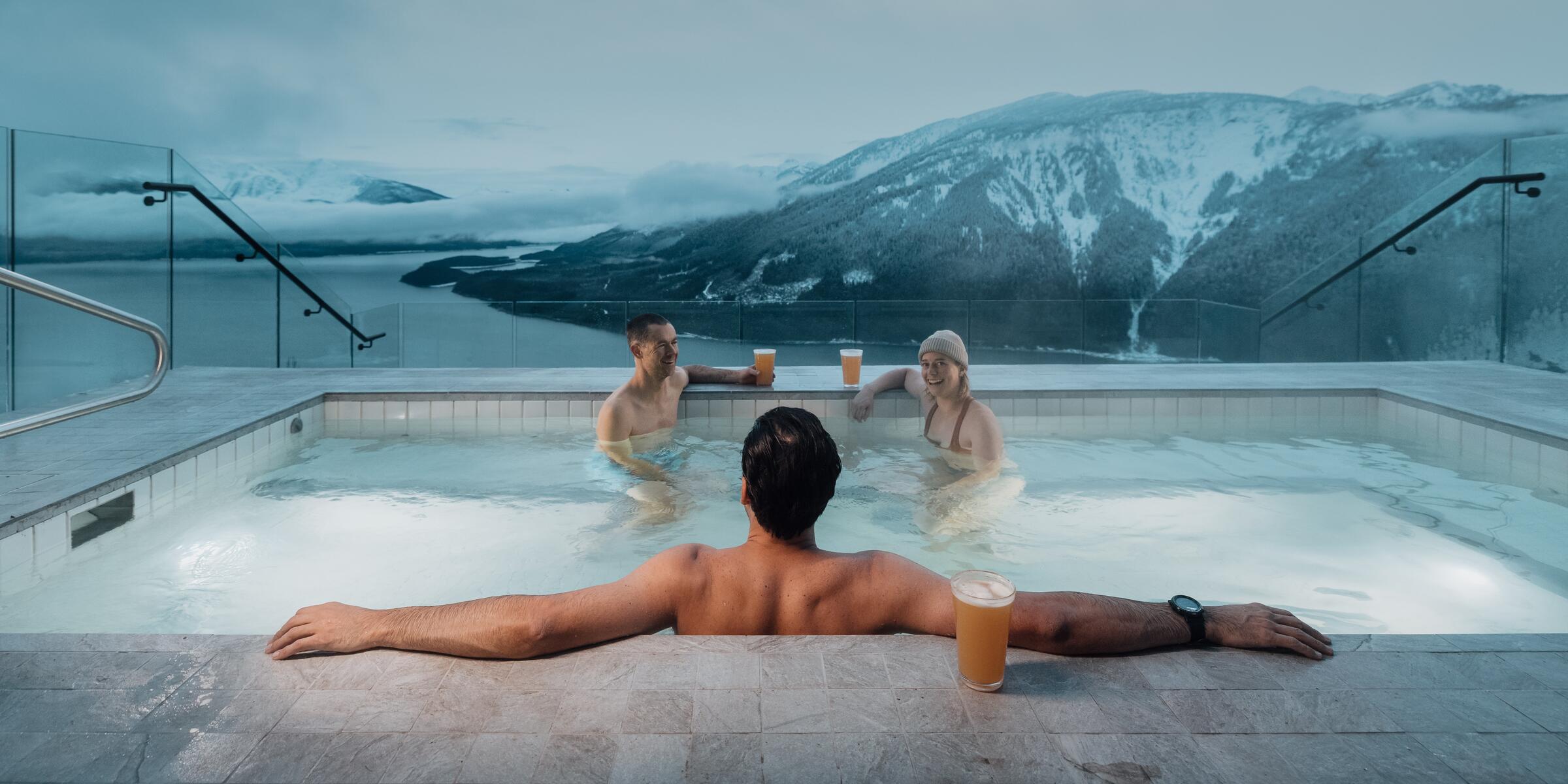Mica lodge hot tub